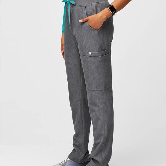 FIGS Yola Skinny Scrub pants. Size Small. Color Graphite - Picture 8 of 14